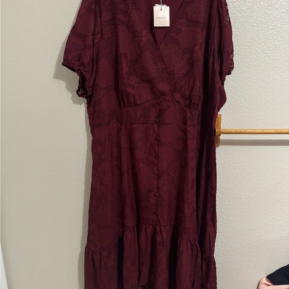 Elegant Burgundy Midi Dress - Picture 6 of 6